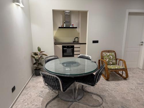 Glass & Charme - Central Suite photo 26