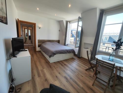 Studio de charme toits parisiens