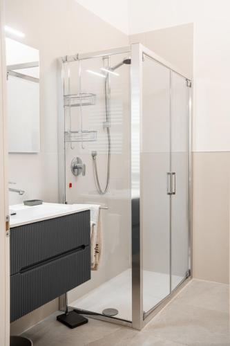 a bathroom with a shower and a sink at Casa La Turchese in Gualdo Tadino