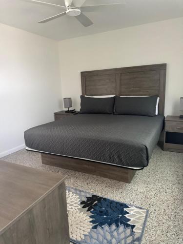 Imagen de la galería de EBBTIDE INN, en St Pete Beach