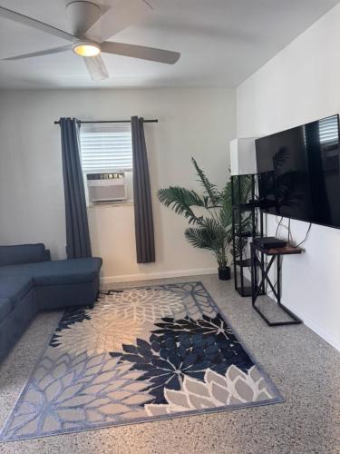 Imagen de la galería de EBBTIDE INN, en St Pete Beach