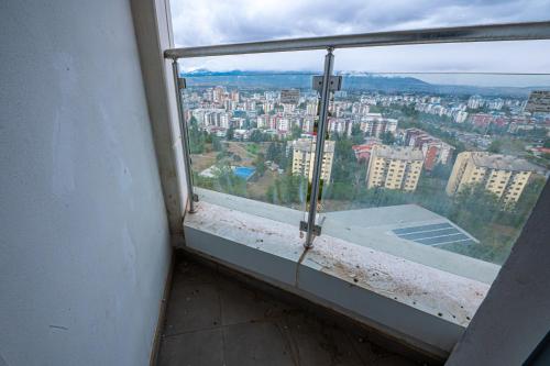 Fotografie z fotogalerie ubytování 19th Floor Piano Fitness and Spa Remote Work Apartment v destinaci Skopje