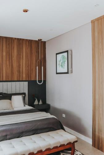 a bedroom with a large bed and a window at Loft do Edu in Ortigueira