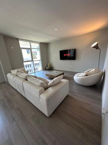 Gallery image of Luxury 2BR Apt with balcony!! in Los Angeles