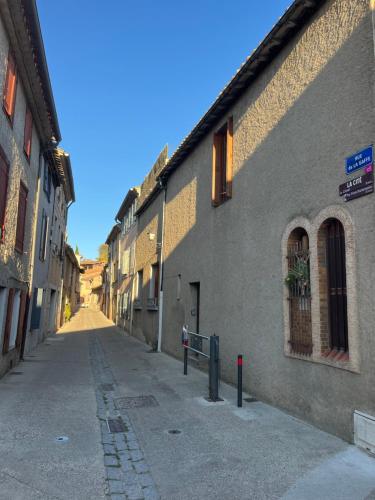 Maison au pied de la cité médiévale