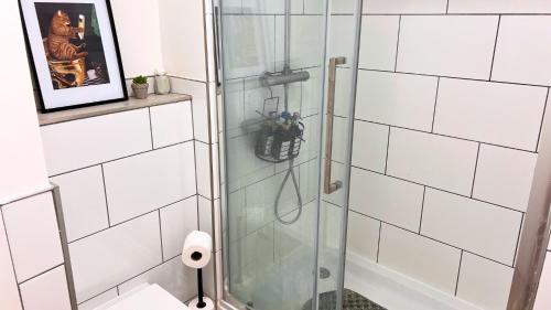 a shower with a glass door in a bathroom at City Chic Stay in Bristol in Bristol
