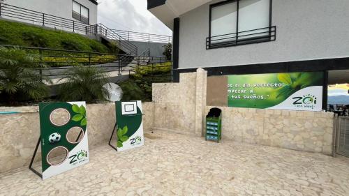 Certificado, premio, señal o documento que está expuesto en ZOI Eco Hotel y Glamping