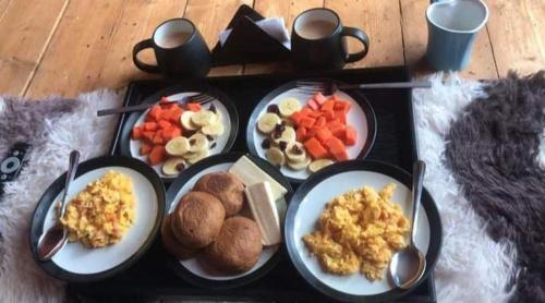 a tray with plates of food on a table at Cabaña Dapa para parejas in Yumbo