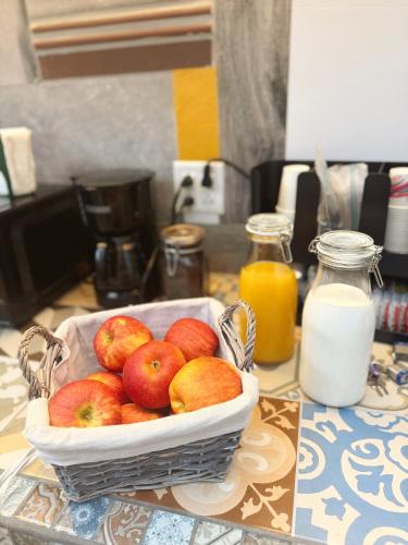 Jídlo v hotelu nebo okolí