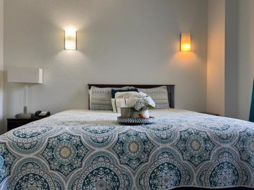 Кровать или кровати в номере Athens Hotel & Suites