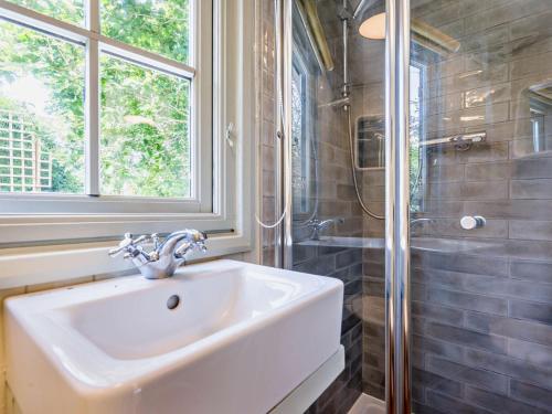 a bathroom with a sink and a shower at 1 Bed in Fowey 95015 in Golant