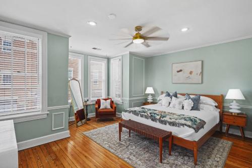 a bedroom with a bed and a ceiling fan at The Verdigris| 1800s Charm| King St| Easy Parking in Alexandria