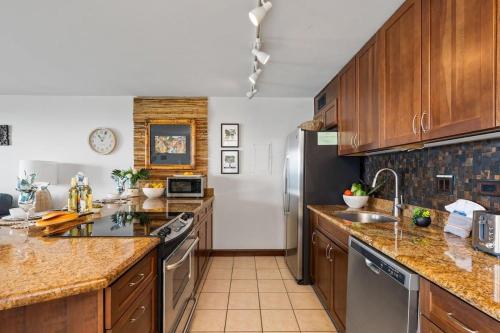 Gallery image of Kahana Reef 201 · KR 201 OceanFront 1BD Condo w Ocean Views Pool in Kahana