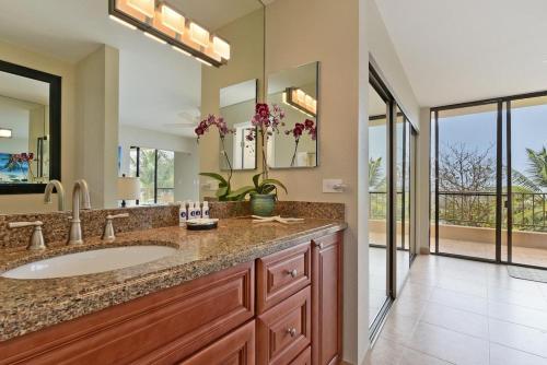 Fotografie z fotogalerie ubytování Paki Maui 424 · PM424 BeachFront 2BD w Ocean View v destinaci Kahana