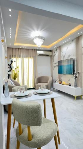 Апартаменты с дизайнерским ремонтом до моря 10минут с видом на горы и закат