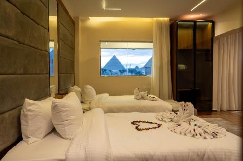Katil atau katil-katil dalam bilik di pyramids stone&tuya&view