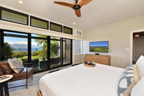 Ένα ή περισσότερα κρεβάτια σε δωμάτιο στο Kapalua Ridge Villas 2614 · KRV 2614 Remodeled Villa w Ocean Vie