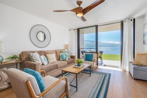 Imagem da galeria de Lauloa 105 · LOA 105 2BD OceanFront Getaway w AC Pool em Wailuku