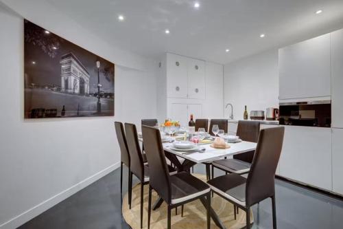 Gambar di galeri bagi Wonderful apartment in Paris, near Notre Dame Cathedral di Paris