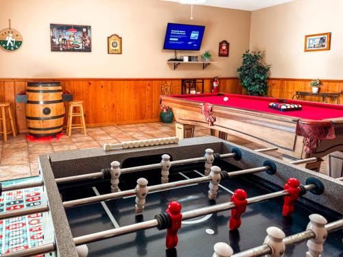 a billiard room with a pool table at Mountainview Majesty in Gatlinburg
