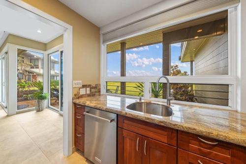 Η κουζίνα ή μικρή κουζίνα στο Kapalua Bay Villas 35G2 · KBV 35G2 LUXE OceanFront w Oceanview |