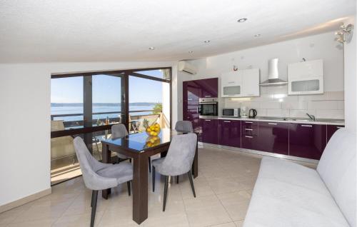 Two-Bedroom Apartment Kastel Kambelovac With Sea View 02
