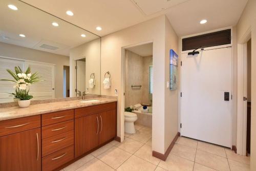 a bathroom with a large sink and a toilet at Kapalua Golf Villas 19T6 · KGV 19T6 Updated 2BD Kapalua Panorami in Kahana