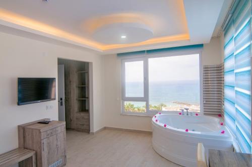 TV a/nebo společenská místnost v ubytování Kolibri Hotel - All Inclusive