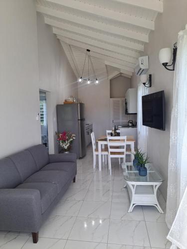Long Bay Rd 2BR Apartment