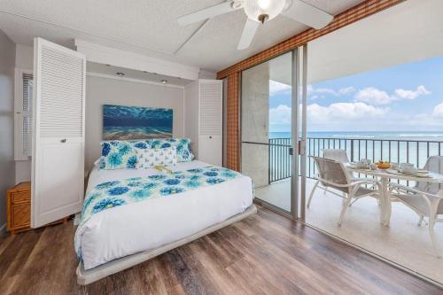 Gallery image of Hololani B204 · HL B204 Beachy Chic Updated OceanFront 2BD in Kahana