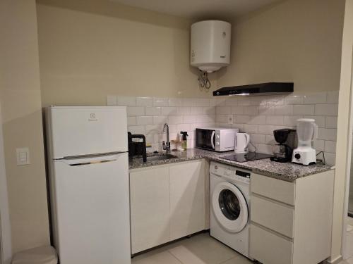 Dpto Resort zona aeropuerto廚房或簡易廚房