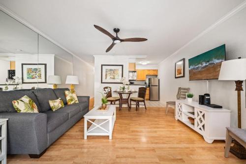 Imagen de la galería de Paki Maui 217 · PM 217 Cozy 1BR Oceanfront Condo w Pool, en Lahaina