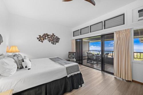Postel nebo postele na pokoji v ubytování Kapalua Ridge Villas 1023
