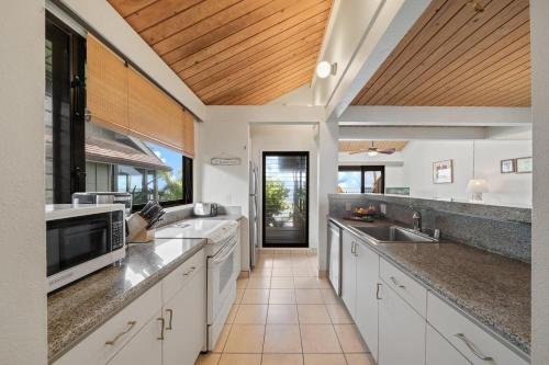 Fotografie z fotogalerie ubytování Kahana Village 26 · KHV 26 2BD Direct Ocean Front with Amazing S v destinaci Kahana