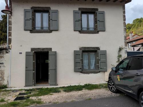 Maison rénovée avec terrasse et balcon à Polignac - FR-1-582-539