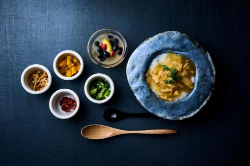 ホテルの敷地内または近くでの食事または食べ物