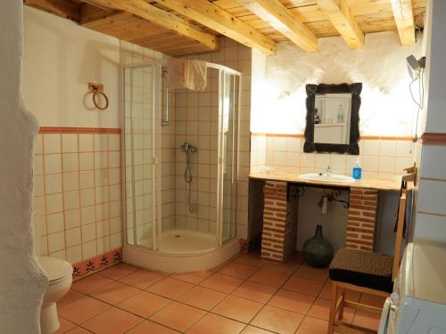 A bathroom at Casa El Volaero