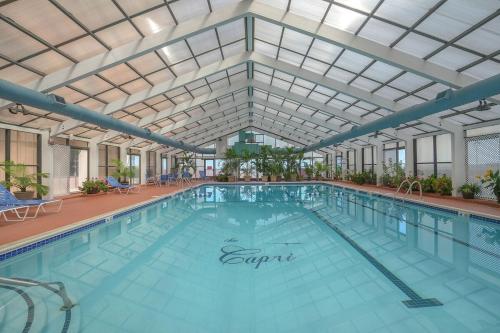 Πισίνα στο ή κοντά στο 2 BR Ocean Front Condo with Heated Indoor Pool, Expansive Views