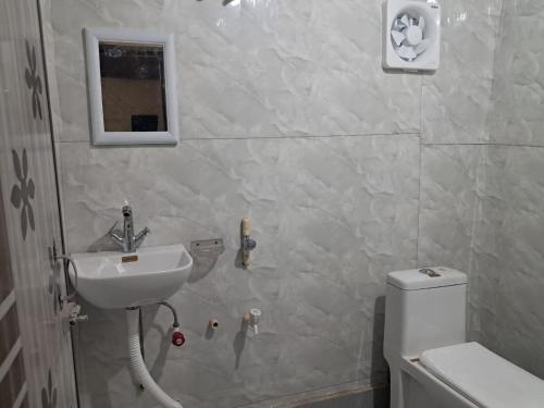 Ένα μπάνιο στο Chandubi Homestay