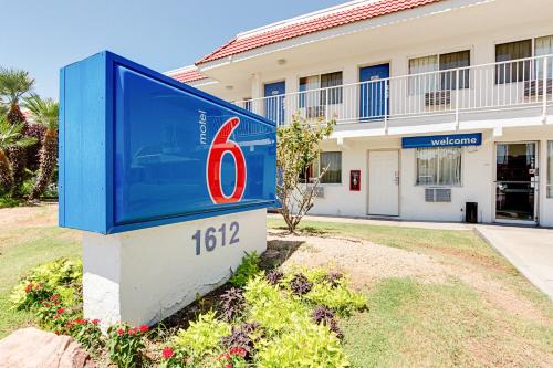 a hotel sign in front of a building at Motel 6-Tempe, AZ - Scottsdale South in Tempe