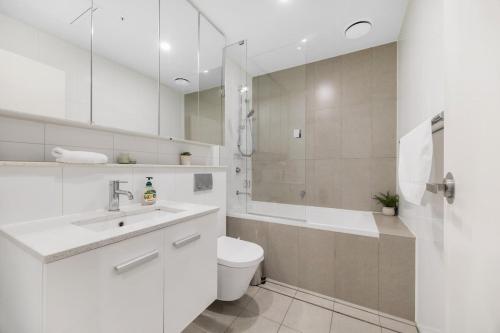Ένα μπάνιο στο Liverpool 2 bedroom apartment with convenient transportation and surrounded by food