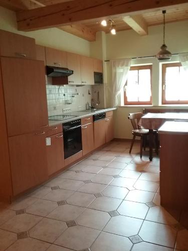Kuchyň nebo kuchyňský kout v ubytování Almwiese Apartment