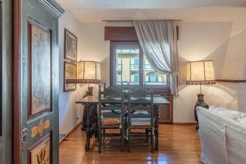 a dining room with a table and a window at Casa Bigontina 19, in the center of Cortina in Cortina dʼAmpezzo