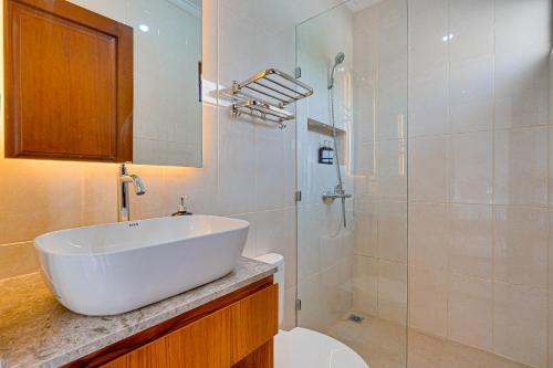Ένα μπάνιο στο Stylish 3BR Villa Prinz near Nusa Dua Beach