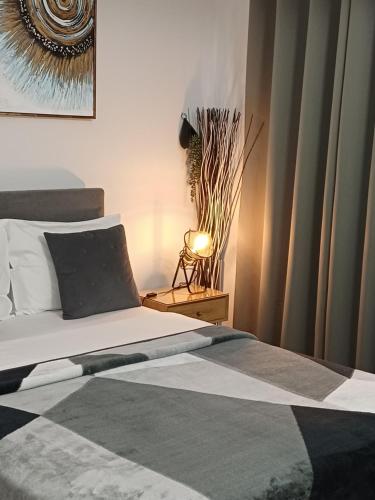 Rafina's BLUE HEART! Steps from the beach,2 min walk - Walk to Rafina main square 10 min, and Port about 15 min ! Ideal vacation base!