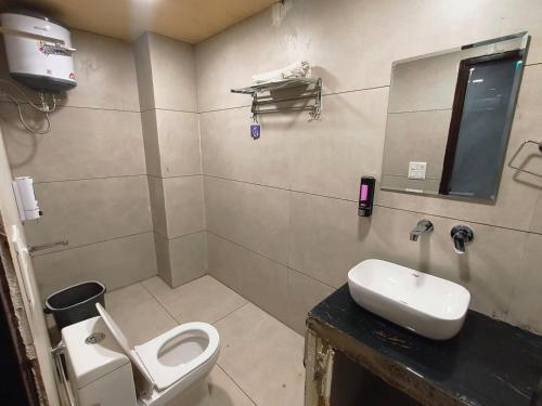 a bathroom with a toilet and a sink at Punjabeez Restaurant in Patiāla