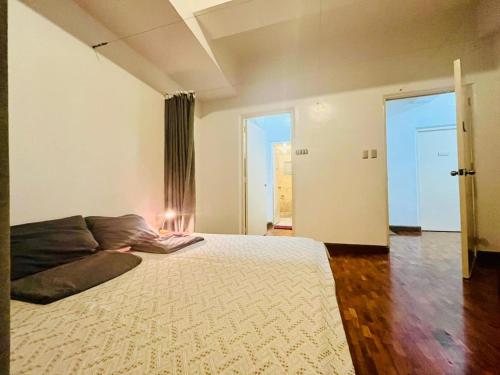 Katil atau katil-katil dalam bilik di QBee Manila 301 -Local Vibes & Flex Stay, Airport Nearby