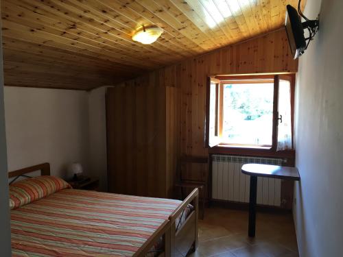 Un pat sau paturi într-o cameră la Il Bucaneve