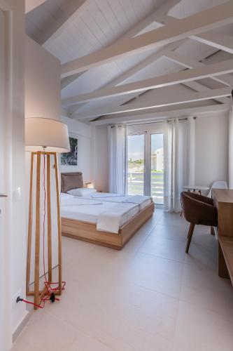 a bedroom with a bed and a lamp in it at White Villas in Dhounaíika