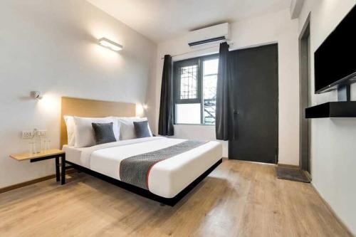 Postel nebo postele na pokoji v ubytování Townhouse Oak Cochin International Airport